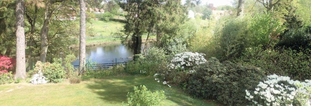 Au Charme Du Lac Espace Bien Etre Et Piscine Chauffe Proche Parc Et Restaurant Du Casino Forges-les-Eaux Eksteriør bilde