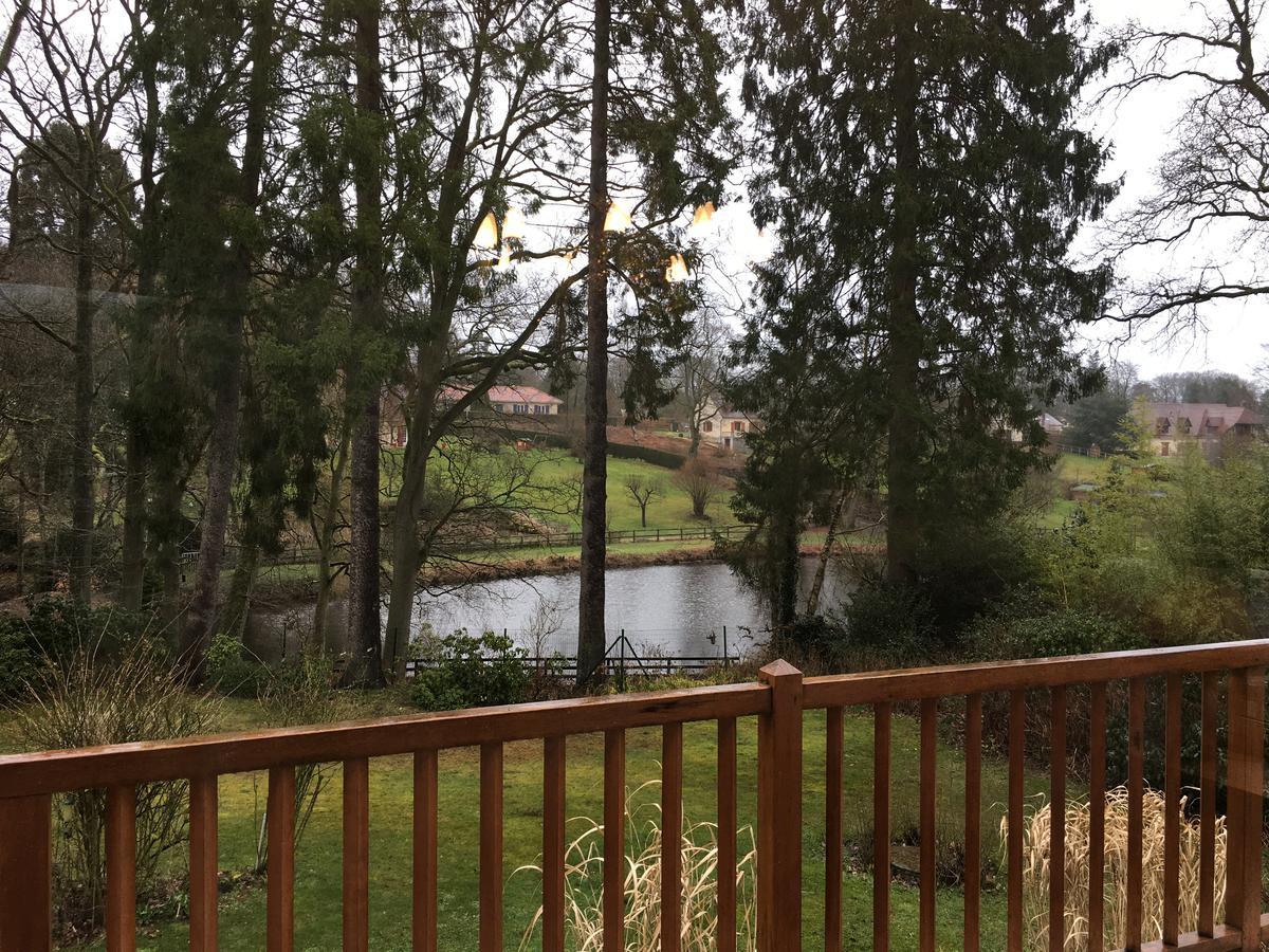 Au Charme Du Lac Espace Bien Etre Et Piscine Chauffe Proche Parc Et Restaurant Du Casino Forges-les-Eaux Eksteriør bilde